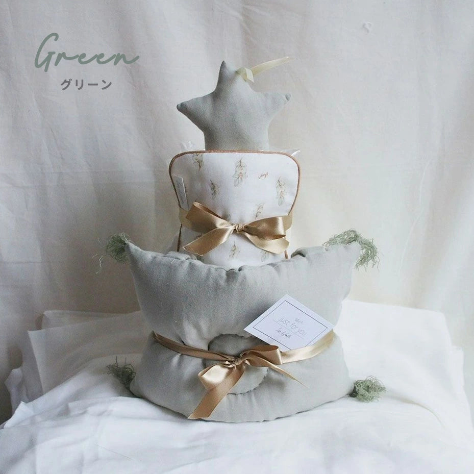 ベビー枕のおむつケーキ (ベビー枕+ラトル+ガーゼハンカチ+紙オムツ18枚)