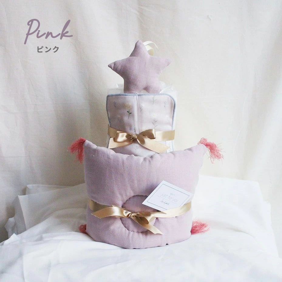 ベビー枕のおむつケーキ (ベビー枕+ラトル+ガーゼハンカチ+紙オムツ18枚)