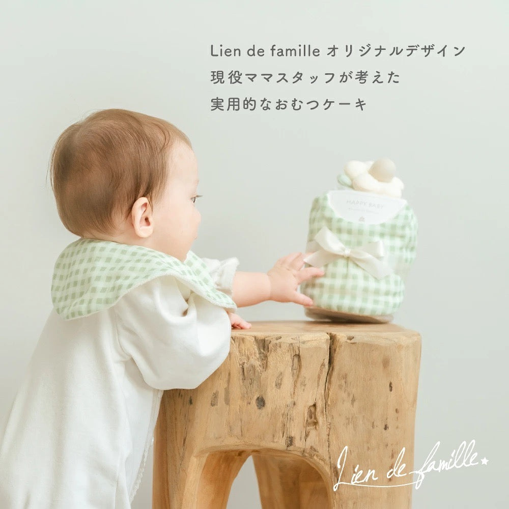 現役ママスタッフが考えた実用的なおむつケーキ