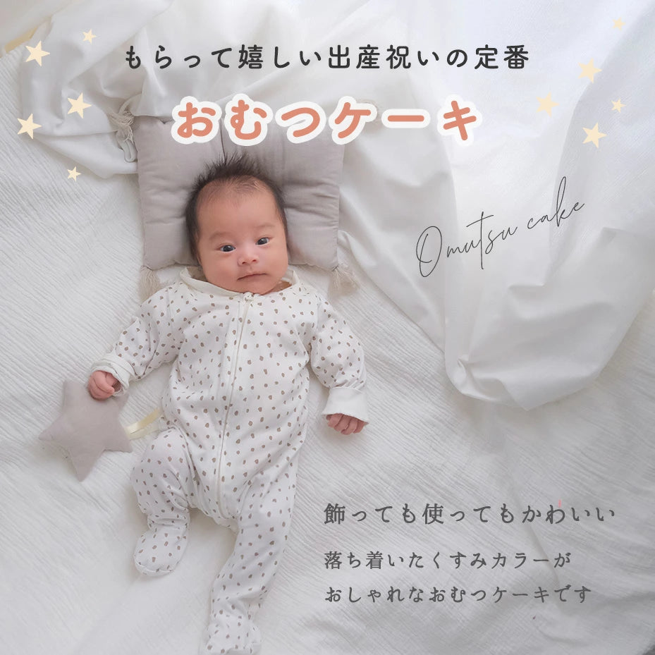 ベビー枕のおむつケーキ （ベビー枕+ラトル+ガーゼハンカチ+紙オムツ18枚）